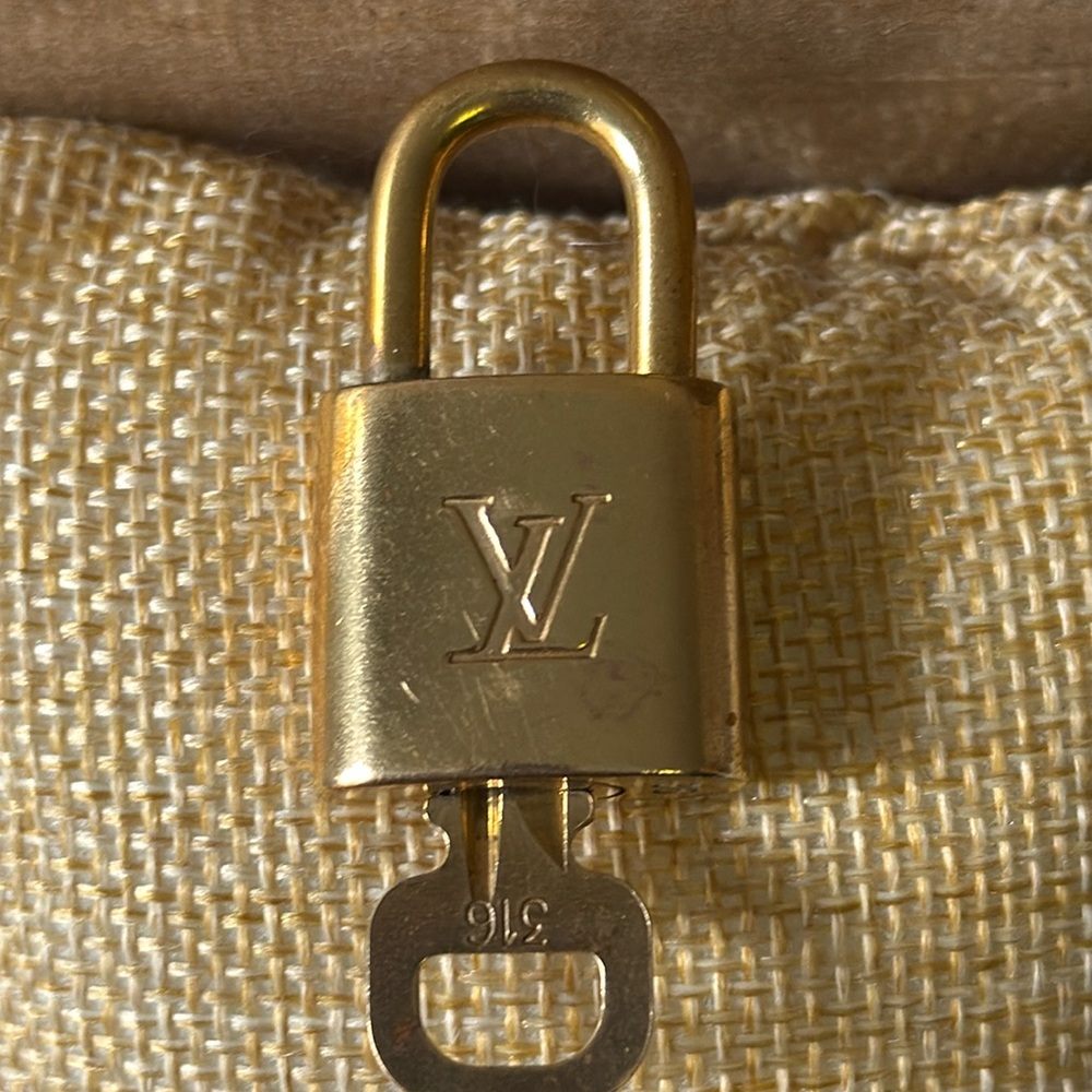LOUIS VUITTON Padlock LOCK 316 with KEY